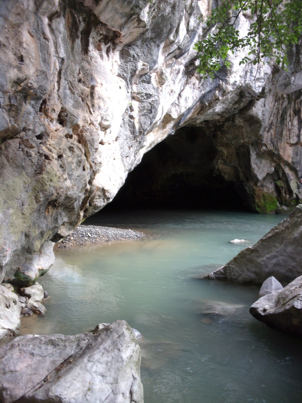 l'entrée de la grotte "pont de dieu"